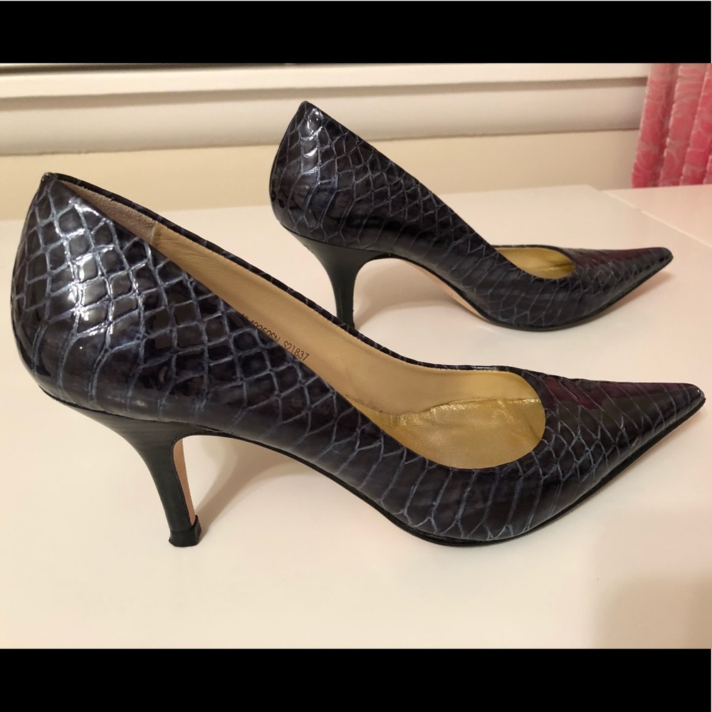 Crock Embossed Blue Pumps - Picture 4 of 4